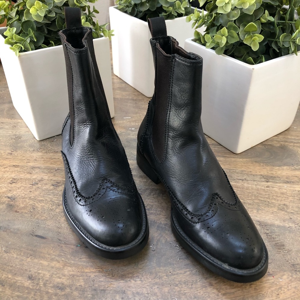 Studio Pollini Wingtip Chelsea Boots